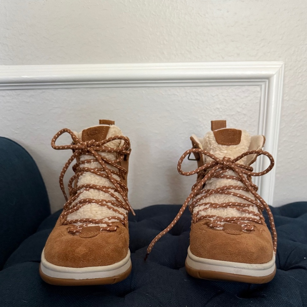 UGG Women’s Lakesider Heritage Mid Sneaker - S/N 1121020